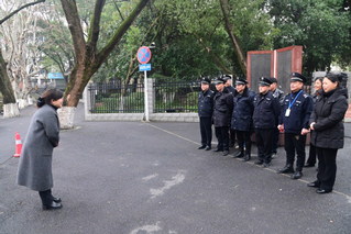 校领导大年初一看望慰问坚守岗位...